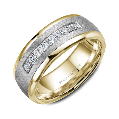 Men's wedding band from Razny Jewelers in Chicago