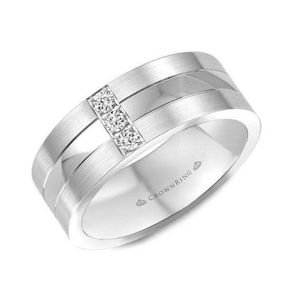 Diamond men's wedding band from Razny Jewelers in Chicago